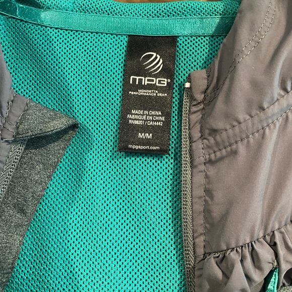 Women’s athletic wear - Picture 3 of 6